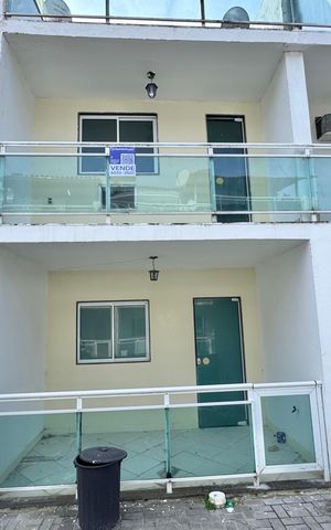 Casa de condomínio à venda com 132m², 3 quartos e 1 vaga Casa de condomínio à venda com 132m², 3 quartos e 1 vagaFachada