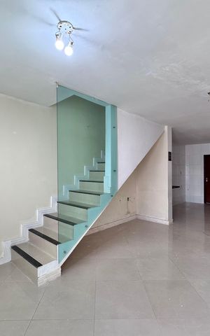 Casa de condomínio à venda com 132m², 3 quartos e 1 vaga Casa de condomínio à venda com 132m², 3 quartos e 1 vagaSala