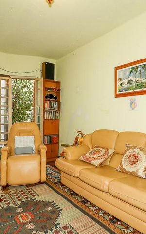 Casa à venda com 380m², 5 quartos e 2 vagasSala