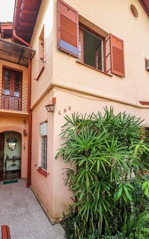 Casa à venda com 380m², 5 quartos e 2 vagasFachada