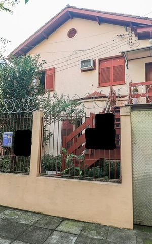 Casa à venda com 380m², 5 quartos e 2 vagasFachada