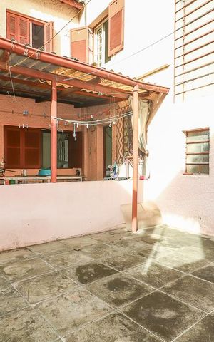 Casa à venda com 380m², 5 quartos e 2 vagasFundos