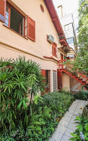 Casa à venda com 380m², 5 quartos e 2 vagasFachada