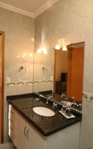 Casa à venda com 350m², 3 quartos e 3 vagasBanheiro Social