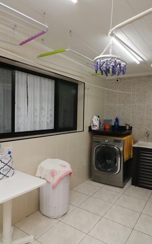 Casa à venda com 350m², 3 quartos e 3 vagasÁrea de Serviço