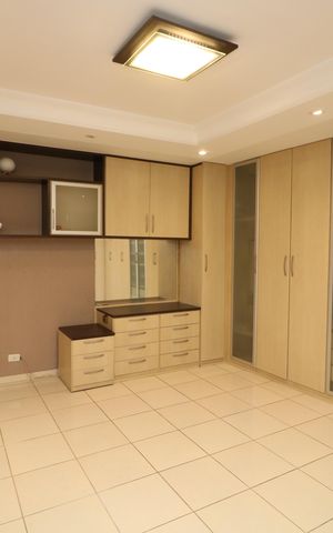 Casa à venda com 350m², 3 quartos e 3 vagasSuíte