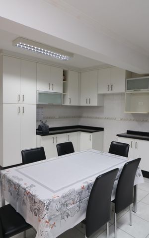 Casa à venda com 350m², 3 quartos e 3 vagasCozinha