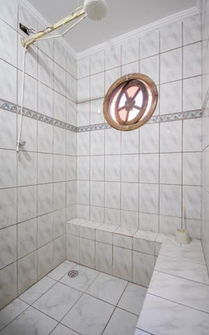 Casa à venda com 360m², 3 quartos e 2 vagas Casa à venda com 360m², 3 quartos e 2 vagasBanheiro 2 (Casa 1)