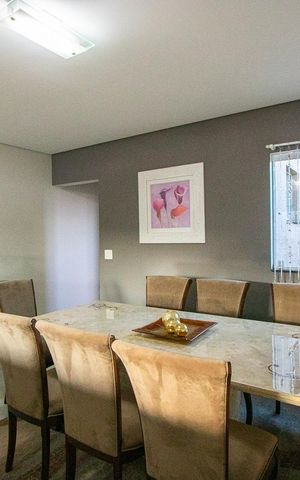 Casa à venda com 212m², 3 quartos e 5 vagas Casa à venda com 212m², 3 quartos e 5 vagasSala