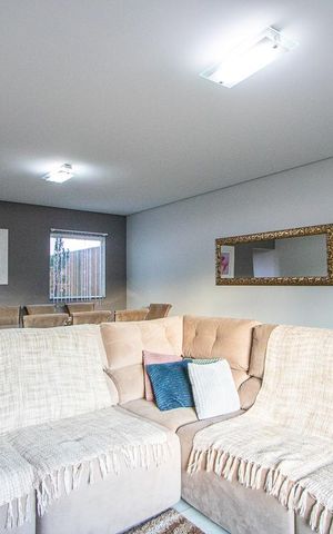 Casa à venda com 212m², 3 quartos e 5 vagas Casa à venda com 212m², 3 quartos e 5 vagasSala
