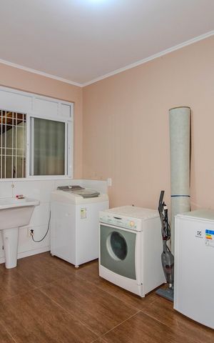 Casa à venda com 220m², 5 quartos e 5 vagas Casa à venda com 220m², 5 quartos e 5 vagasÁrea de Serviço