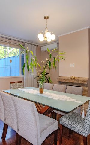 Casa à venda com 220m², 5 quartos e 5 vagas Casa à venda com 220m², 5 quartos e 5 vagasSala
