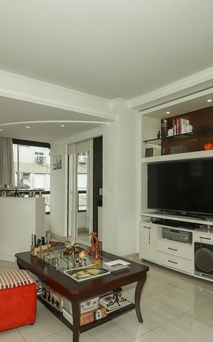 Apartamento à venda com 121m², 2 quartos e 2 vagasSala