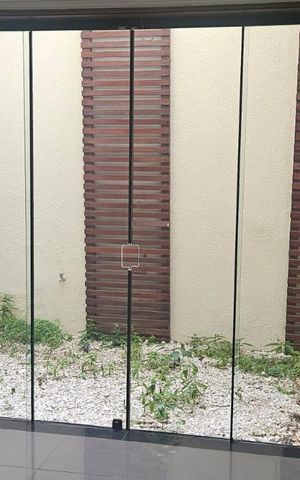 Casa à venda com 234m², 4 quartos e 4 vagas Casa à venda com 234m², 4 quartos e 4 vagasSala