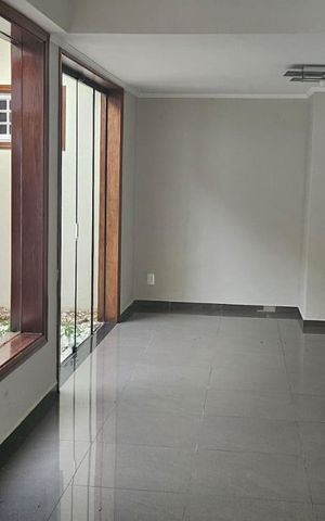 Casa à venda com 234m², 4 quartos e 4 vagas Casa à venda com 234m², 4 quartos e 4 vagasSala