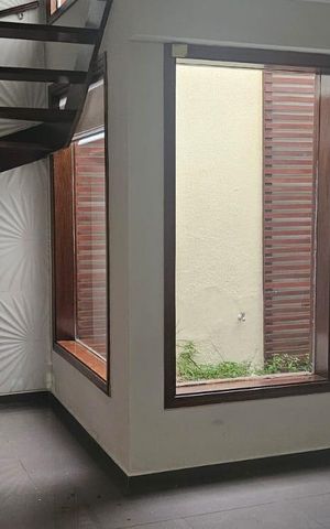 Casa à venda com 234m², 4 quartos e 4 vagas Casa à venda com 234m², 4 quartos e 4 vagasSala
