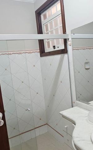 Casa à venda com 234m², 4 quartos e 4 vagas Casa à venda com 234m², 4 quartos e 4 vagasBanheiro 3