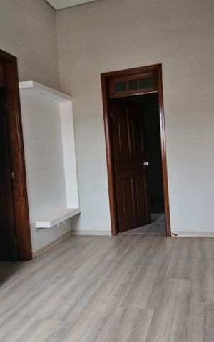 Casa à venda com 234m², 4 quartos e 4 vagas Casa à venda com 234m², 4 quartos e 4 vagasSala