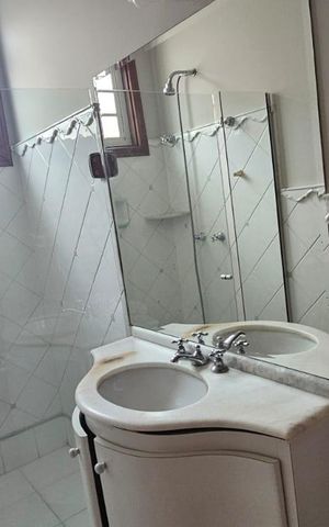 Casa à venda com 234m², 4 quartos e 4 vagas Casa à venda com 234m², 4 quartos e 4 vagasBanheiro 2