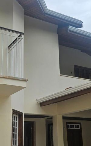 Casa à venda com 234m², 4 quartos e 4 vagas Casa à venda com 234m², 4 quartos e 4 vagasÁrea Externa