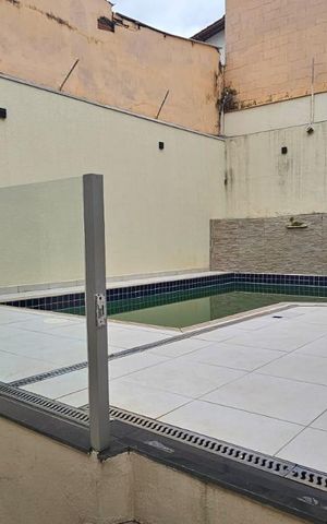 Casa à venda com 234m², 4 quartos e 4 vagas Casa à venda com 234m², 4 quartos e 4 vagasÁrea Externa