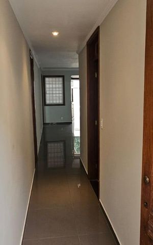 Casa à venda com 234m², 4 quartos e 4 vagas Casa à venda com 234m², 4 quartos e 4 vagasCorredor