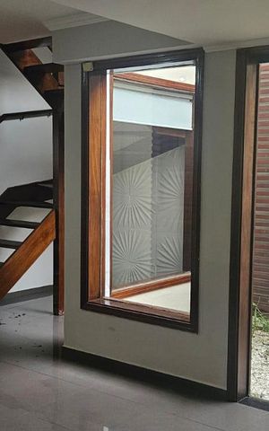 Casa à venda com 234m², 4 quartos e 4 vagas Casa à venda com 234m², 4 quartos e 4 vagasSala