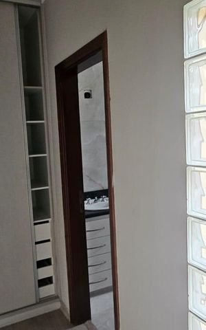 Casa à venda com 234m², 4 quartos e 4 vagas Casa à venda com 234m², 4 quartos e 4 vagasQuarto 1