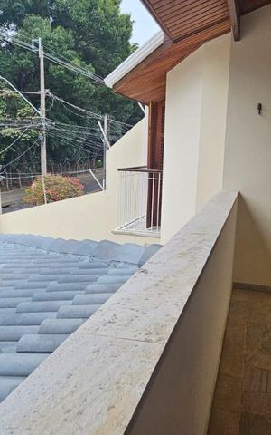Casa à venda com 234m², 4 quartos e 4 vagas Casa à venda com 234m², 4 quartos e 4 vagasVaranda