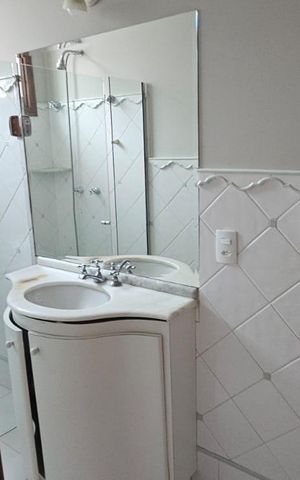 Casa à venda com 234m², 4 quartos e 4 vagas Casa à venda com 234m², 4 quartos e 4 vagasBanheiro 2