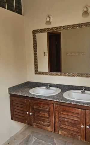 Casa à venda com 234m², 4 quartos e 4 vagas Casa à venda com 234m², 4 quartos e 4 vagasBanheiro 6