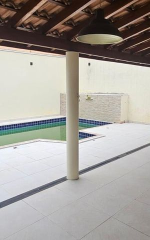 Casa à venda com 234m², 4 quartos e 4 vagas Casa à venda com 234m², 4 quartos e 4 vagasÁrea Externa