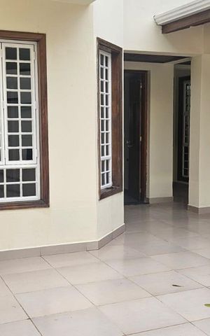 Casa à venda com 234m², 4 quartos e 4 vagas Casa à venda com 234m², 4 quartos e 4 vagasÁrea Externa