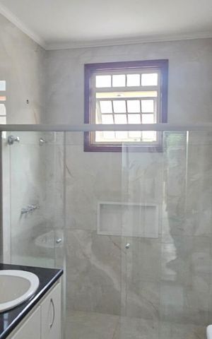 Casa à venda com 234m², 4 quartos e 4 vagas Casa à venda com 234m², 4 quartos e 4 vagasBanheiro 1