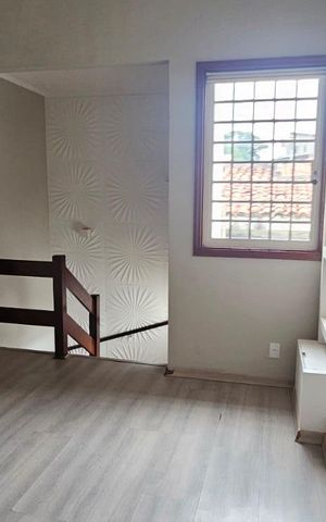 Casa à venda com 234m², 4 quartos e 4 vagas Casa à venda com 234m², 4 quartos e 4 vagasSala