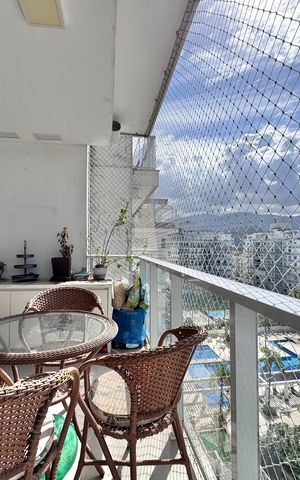 Apartamento à venda com 155m², 3 quartos e 2 vagas Apartamento à venda com 155m², 3 quartos e 2 vagasVaranda