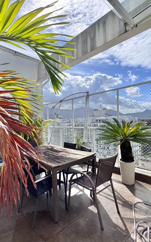 Apartamento à venda com 155m², 3 quartos e 2 vagas Apartamento à venda com 155m², 3 quartos e 2 vagasTerraço