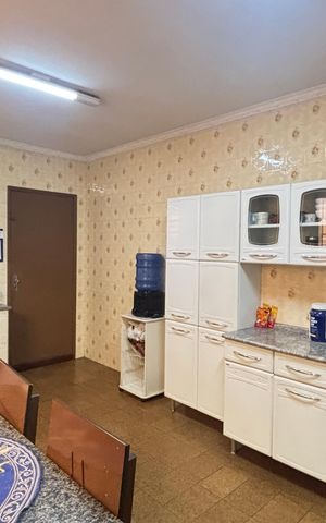 Casa à venda com 157m², 3 quartos e 2 vagas Casa à venda com 157m², 3 quartos e 2 vagasCozinha