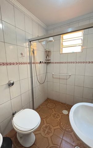 Casa à venda com 157m², 3 quartos e 2 vagas Casa à venda com 157m², 3 quartos e 2 vagasBanheiro