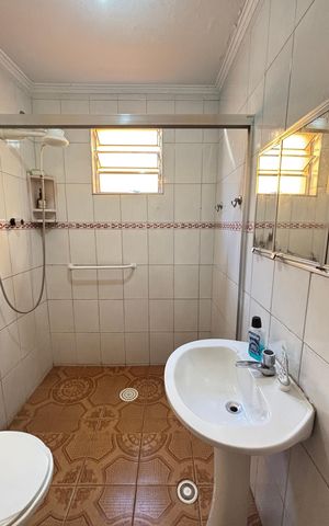 Casa à venda com 157m², 3 quartos e 2 vagas Casa à venda com 157m², 3 quartos e 2 vagasBanheiro