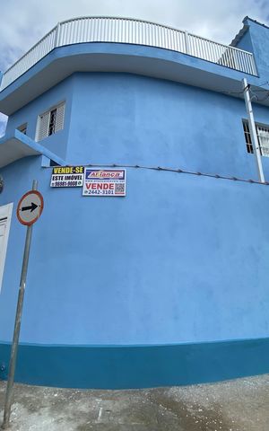 Casa à venda com 168m², 3 quartos e 1 vaga Casa à venda com 168m², 3 quartos e 1 vagaFachada