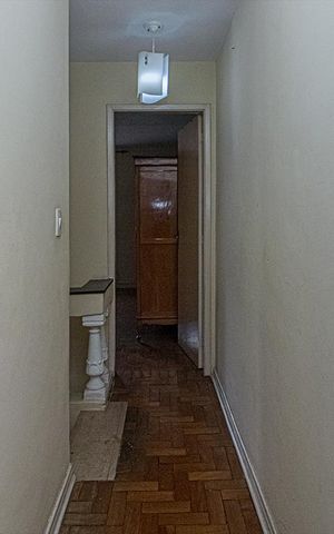 Casa à venda com 114m², 4 quartos e 2 vagas Casa à venda com 114m², 4 quartos e 2 vagascorredor para os cômodos_2