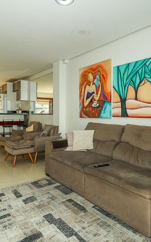 Casa de condomínio à venda com 191m², 3 quartos e 2 vagasSala