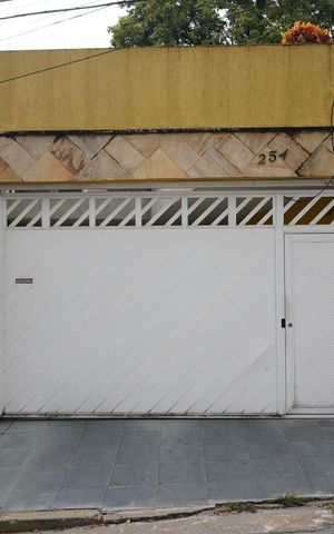 Casa à venda com 290m², 3 quartos e 4 vagasFachada 
