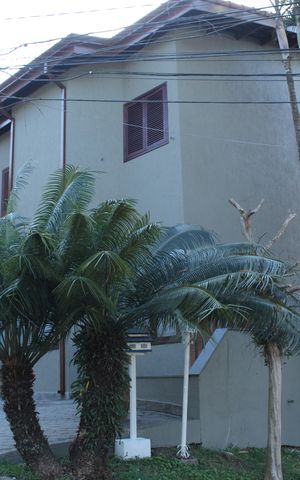 Casa de condomínio para alugar com 350m², 3 quartos e 2 vagasFachada