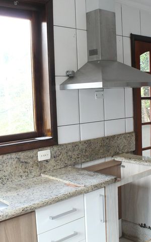 Casa de condomínio para alugar com 350m², 3 quartos e 2 vagasCozinha