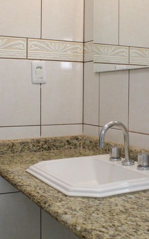 Casa de condomínio para alugar com 350m², 3 quartos e 2 vagasBanheiro Social