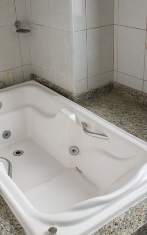 Casa de condomínio para alugar com 350m², 3 quartos e 2 vagasBanheiro da Suíte 2