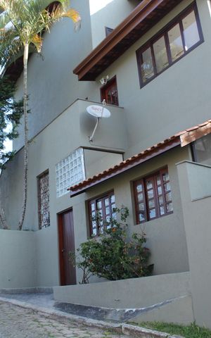 Casa de condomínio para alugar com 350m², 3 quartos e 2 vagasfach