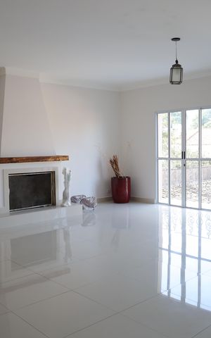 Casa à venda com 350m², 3 quartos e 3 vagasSala